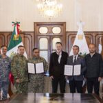 Mauricio Kuri atestigua acuerdo entre Querétaro y SEDENA para fortalecer apoyos a personal militar.