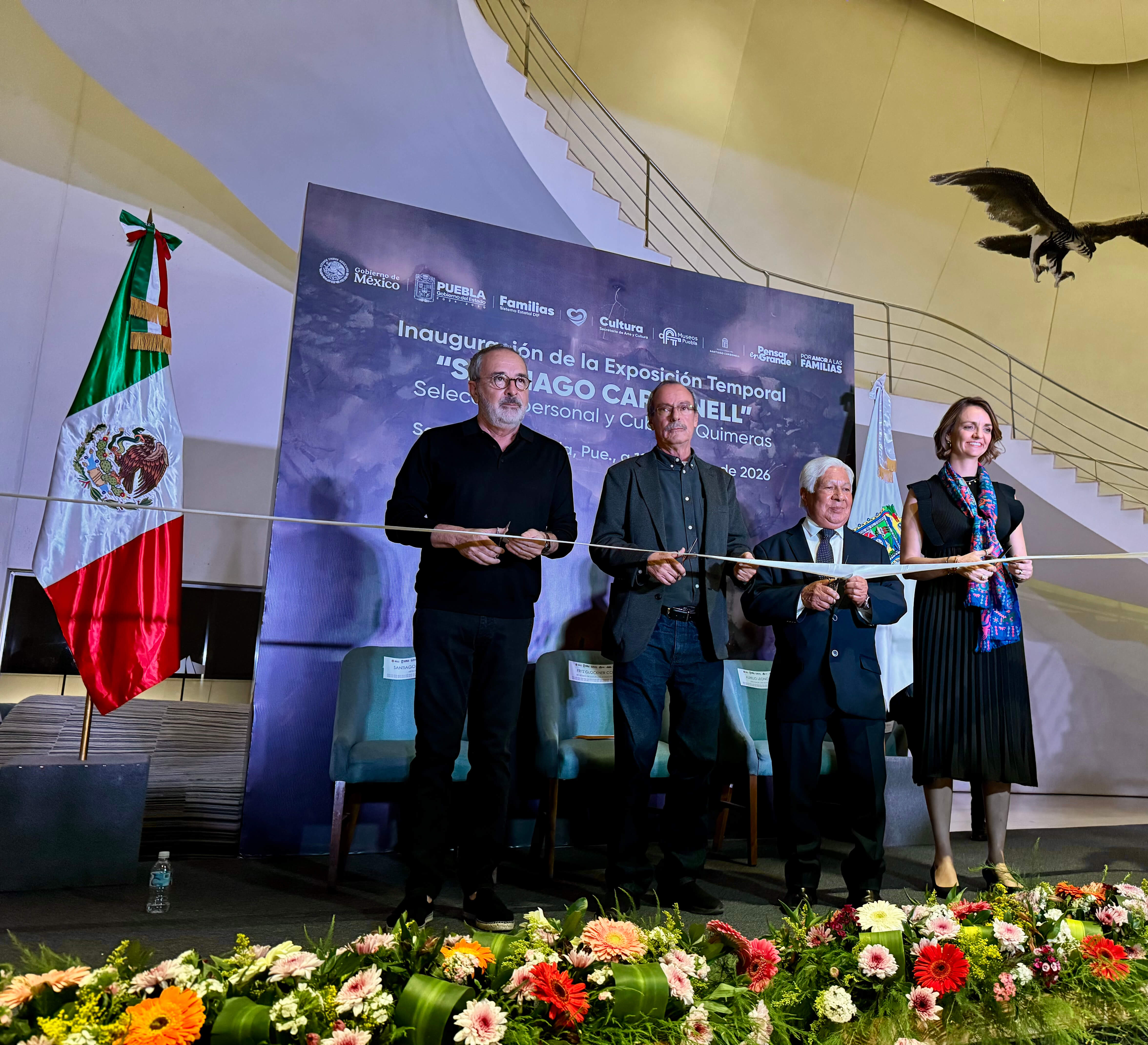 Inaugura López Birlain en Puebla exposición de Santiago Carbonell