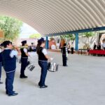 Entrega López Birlain instrumentos para banda de guerra a estudiantes