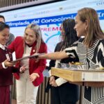 Premian a ganadores de la Olimpiada del Conocimiento Infantil 2025-2026