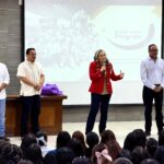 Reciben 228 docentes de USEBEQ certificación en idioma inglés