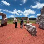Expone Rubén Maya obra escultórica a pie de carretera