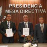 Entregan al presidente de la Mesa Directiva Iniciativa del Poder Ejecutivo estatal